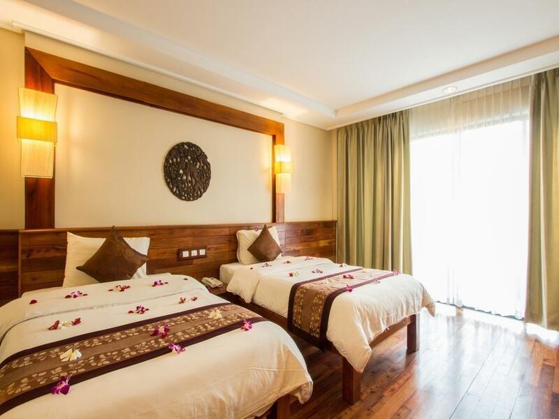 Royal Empire Premium Hotel Siem Reap Esterno foto