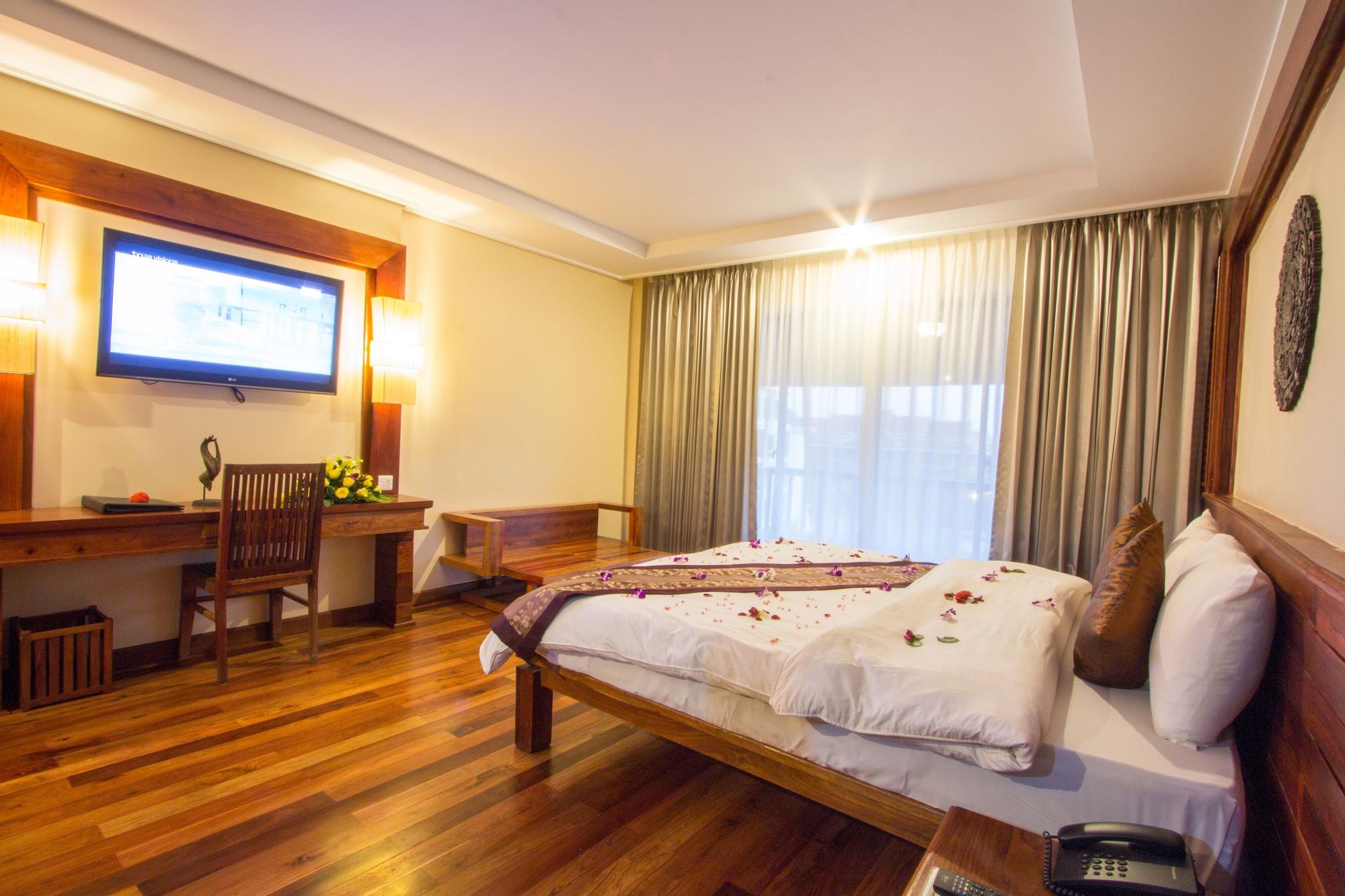 Royal Empire Premium Hotel Siem Reap Esterno foto