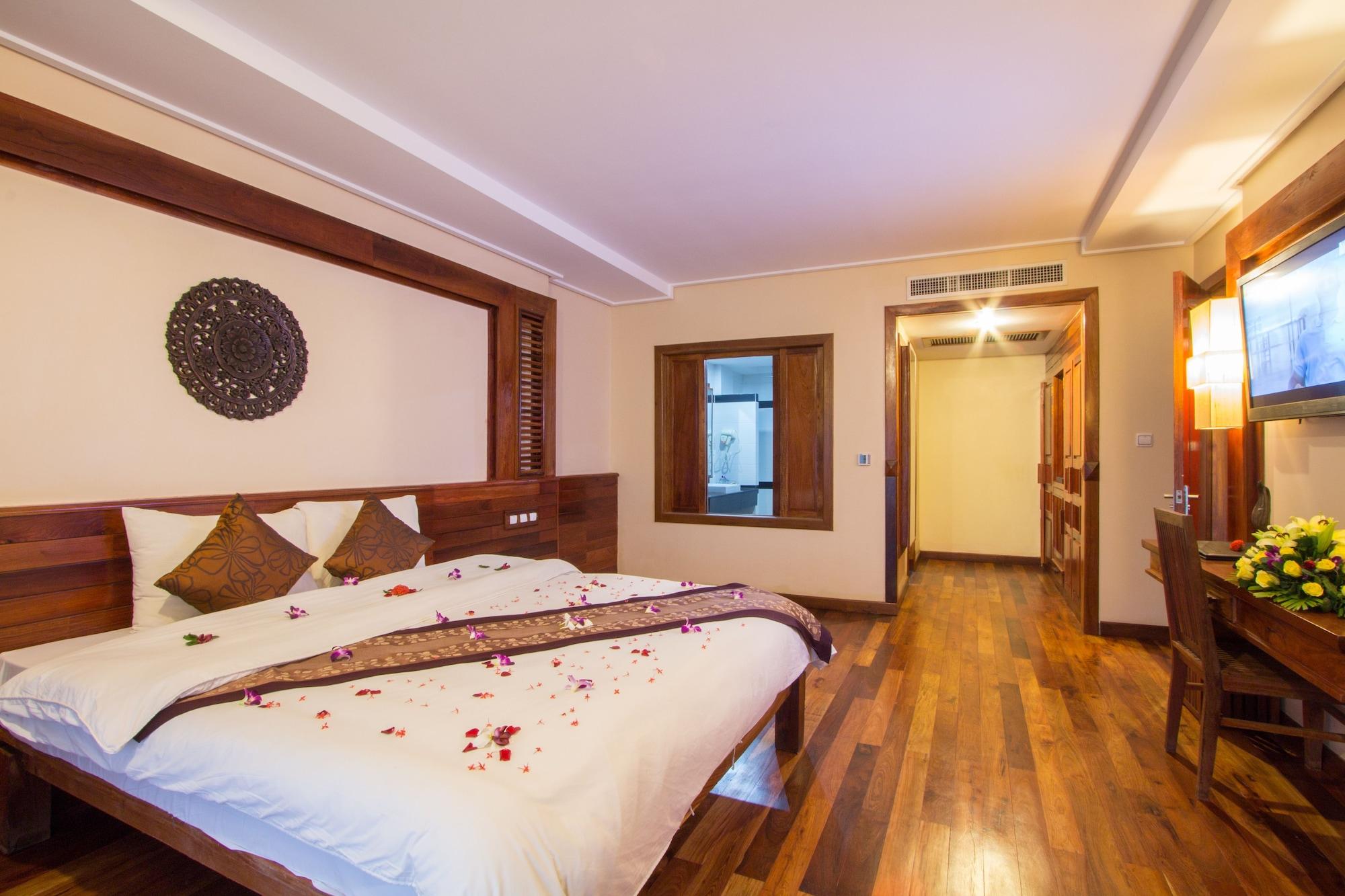Royal Empire Premium Hotel Siem Reap Esterno foto