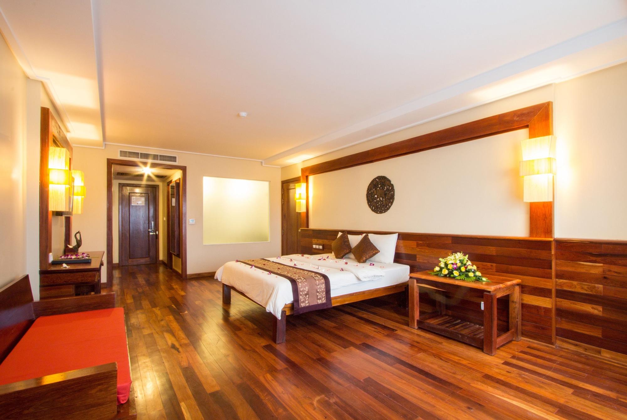 Royal Empire Premium Hotel Siem Reap Esterno foto