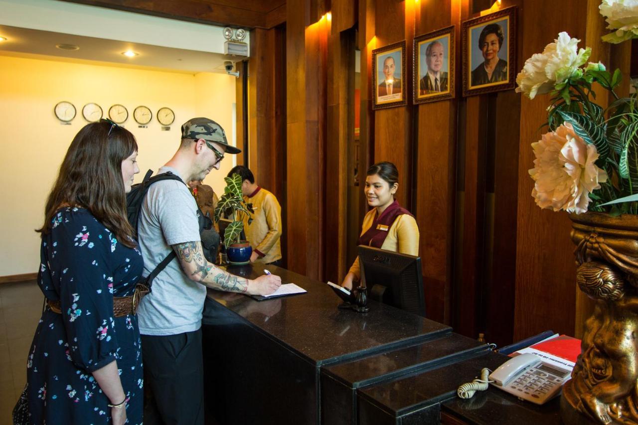 Royal Empire Premium Hotel Siem Reap Esterno foto