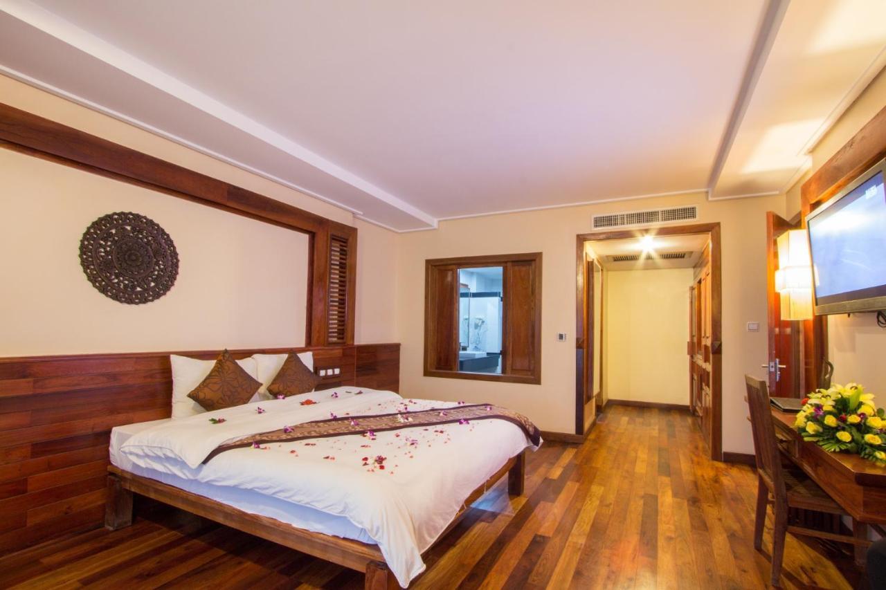 Royal Empire Premium Hotel Siem Reap Esterno foto