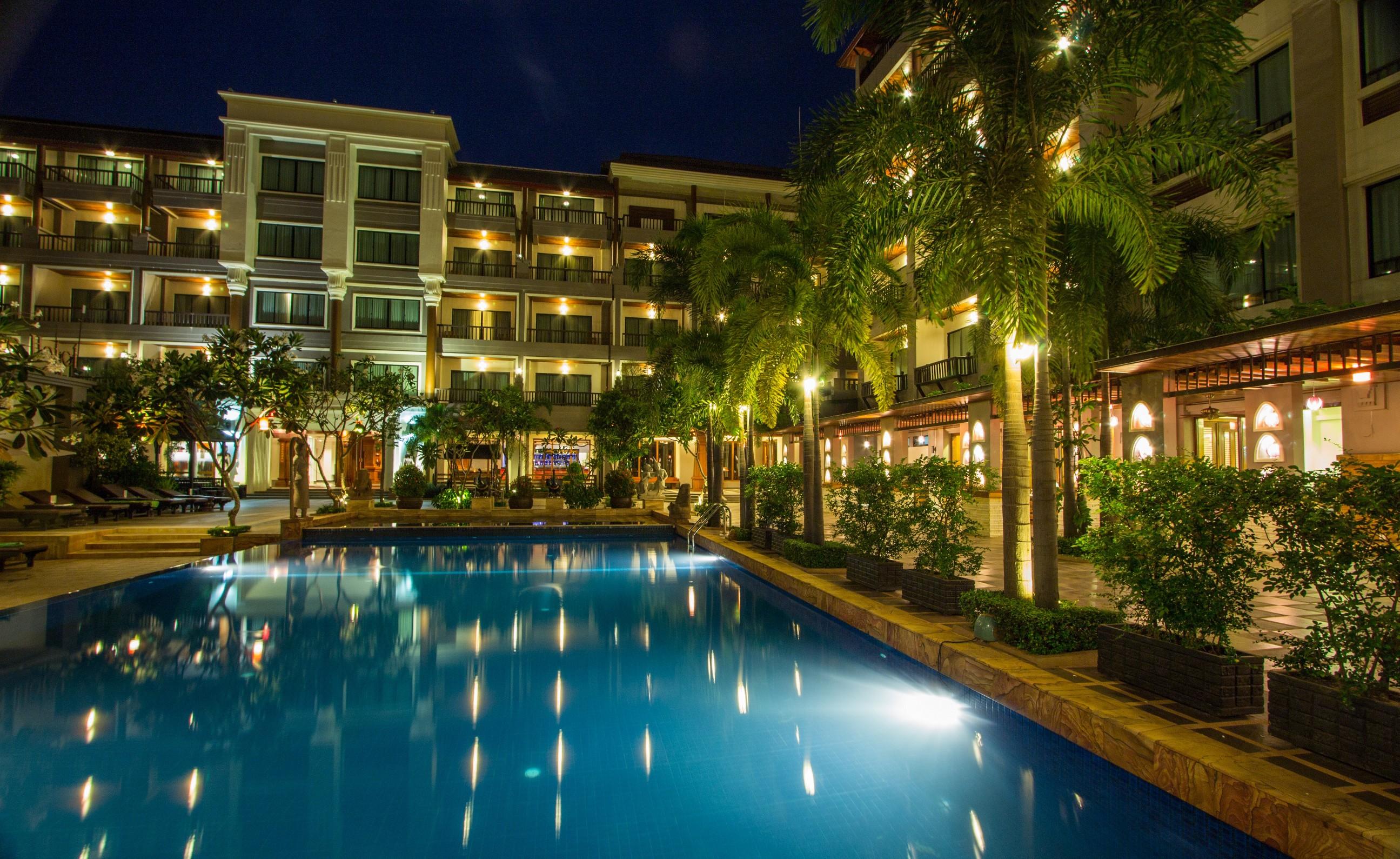 Royal Empire Premium Hotel Siem Reap Esterno foto