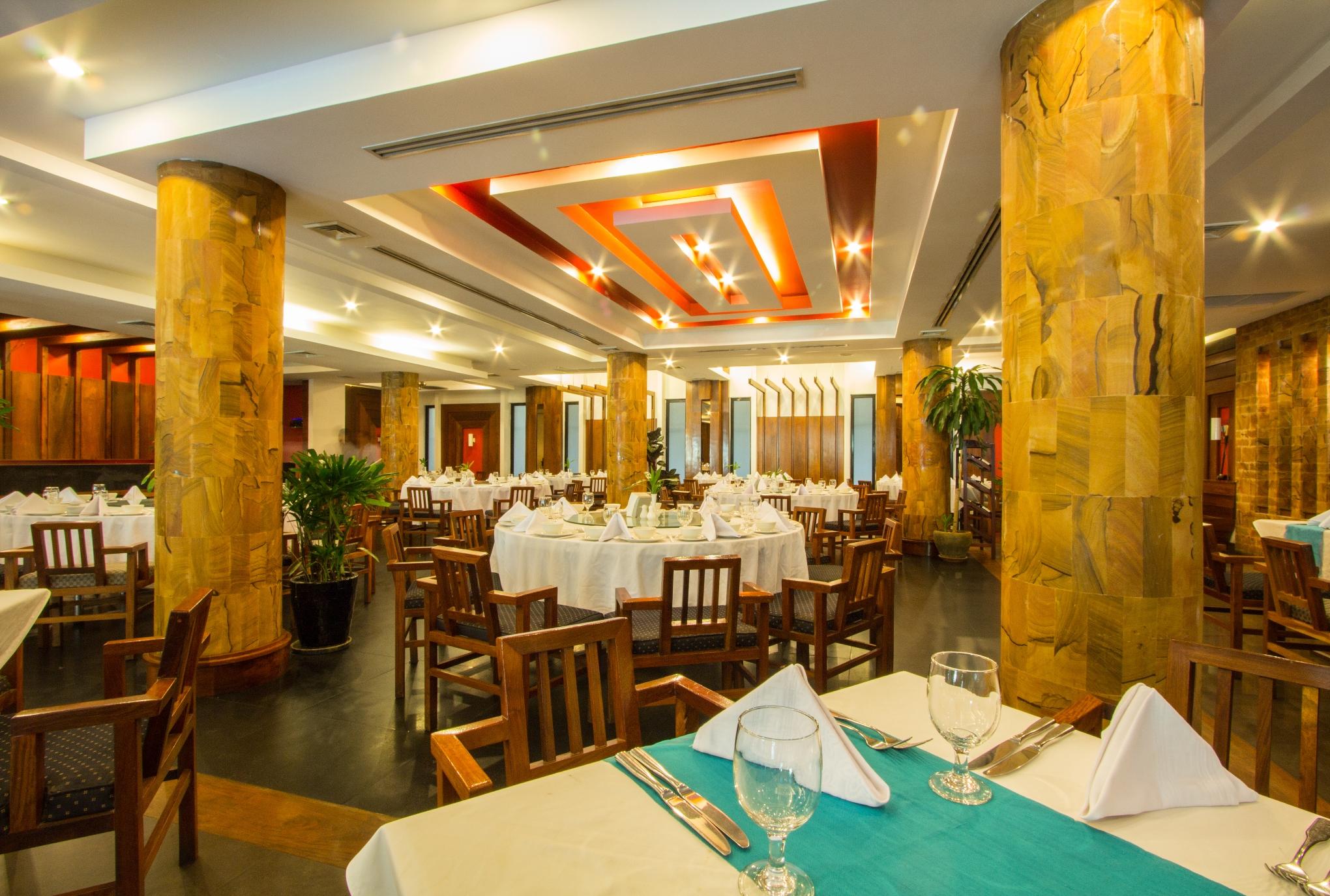 Royal Empire Premium Hotel Siem Reap Esterno foto