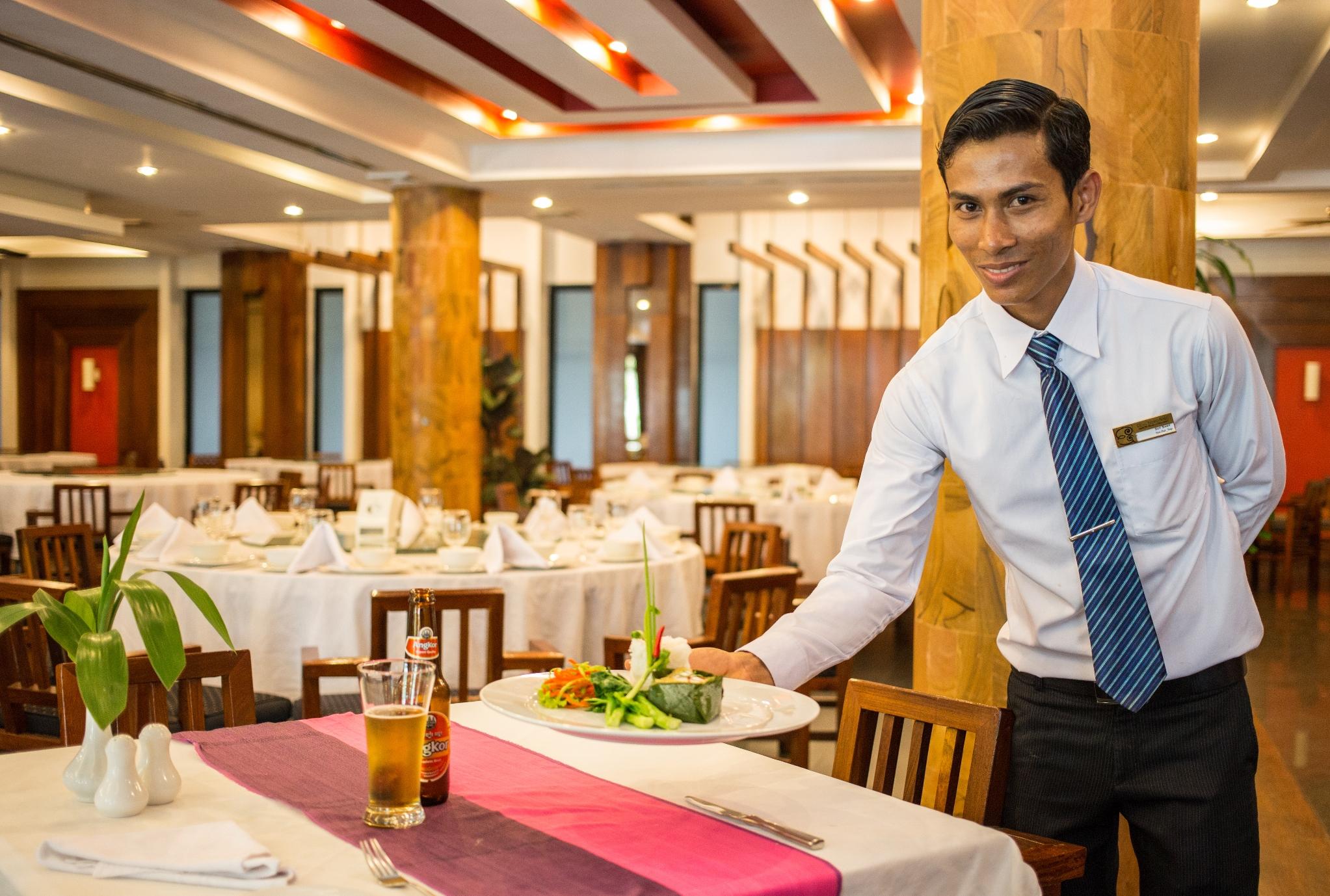 Royal Empire Premium Hotel Siem Reap Esterno foto
