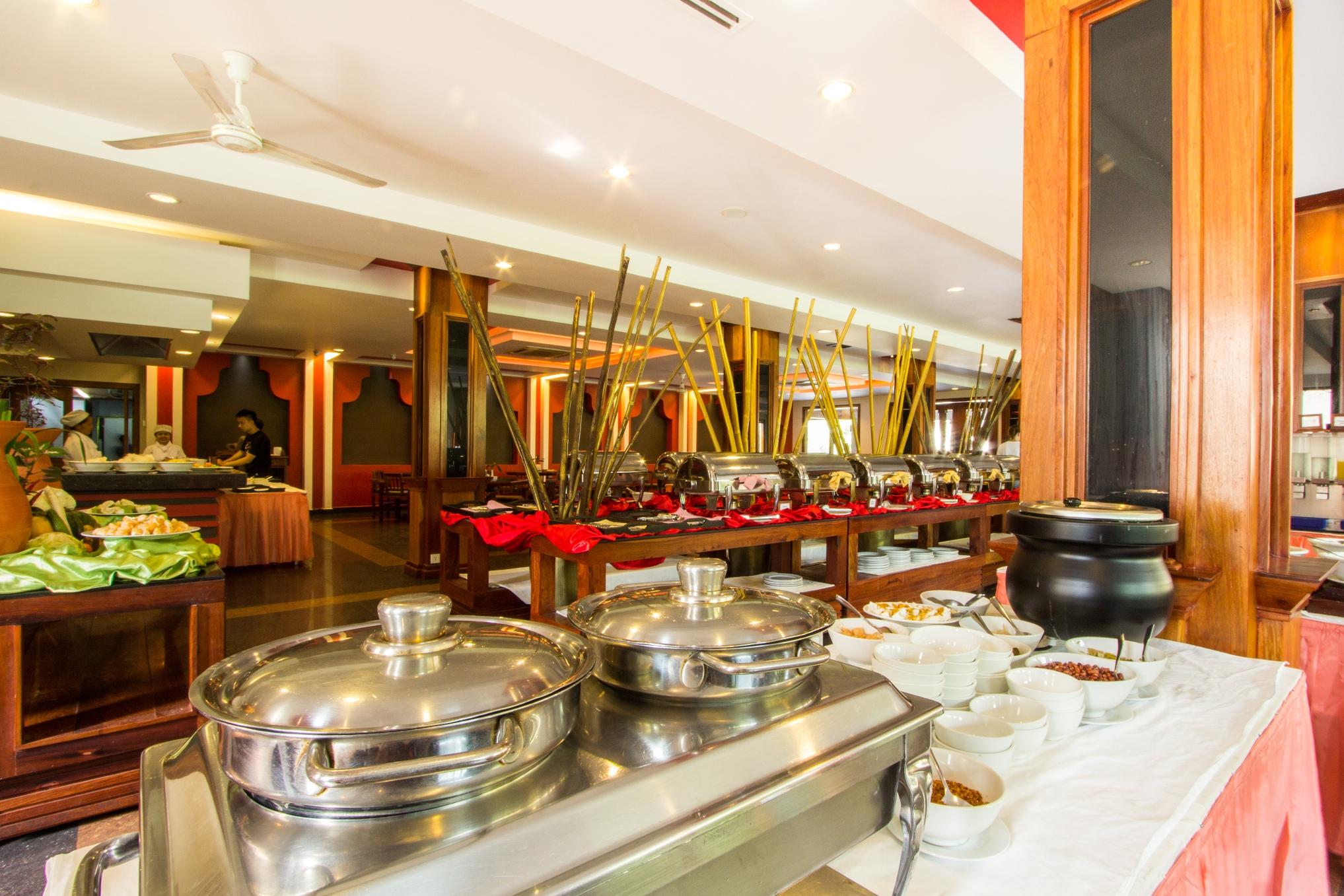 Royal Empire Premium Hotel Siem Reap Esterno foto