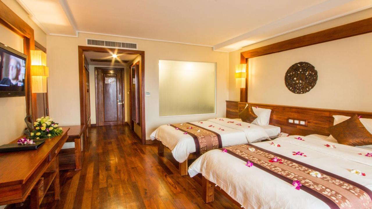 Royal Empire Premium Hotel Siem Reap Esterno foto