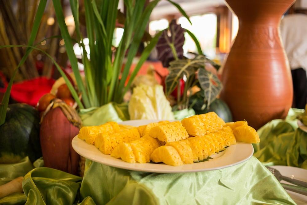 Royal Empire Premium Hotel Siem Reap Esterno foto