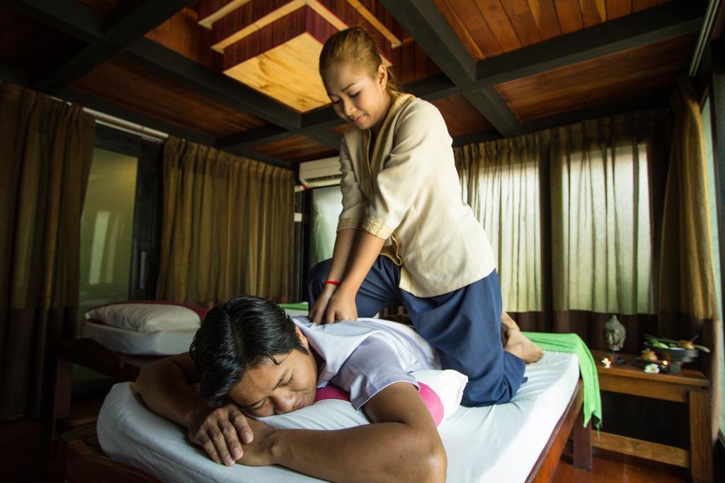 Royal Empire Premium Hotel Siem Reap Esterno foto