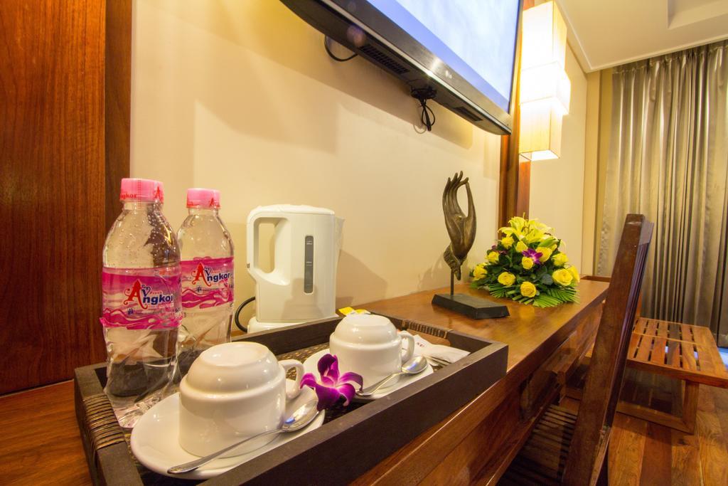 Royal Empire Premium Hotel Siem Reap Esterno foto