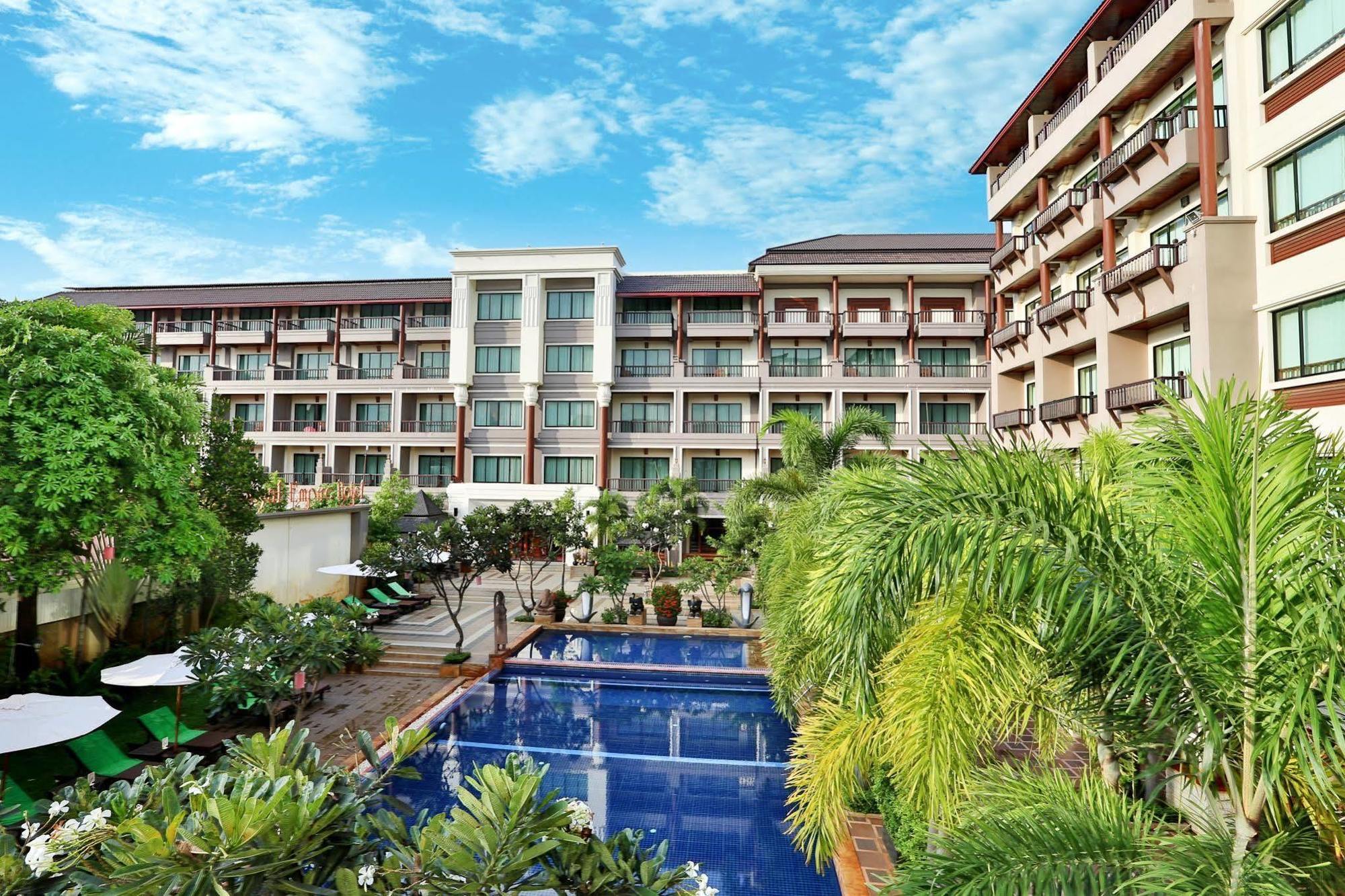 Royal Empire Premium Hotel Siem Reap Esterno foto