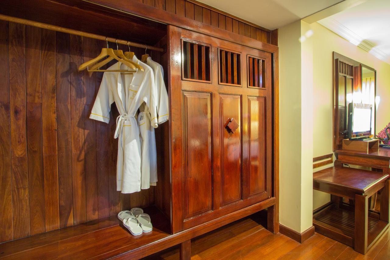 Royal Empire Premium Hotel Siem Reap Esterno foto