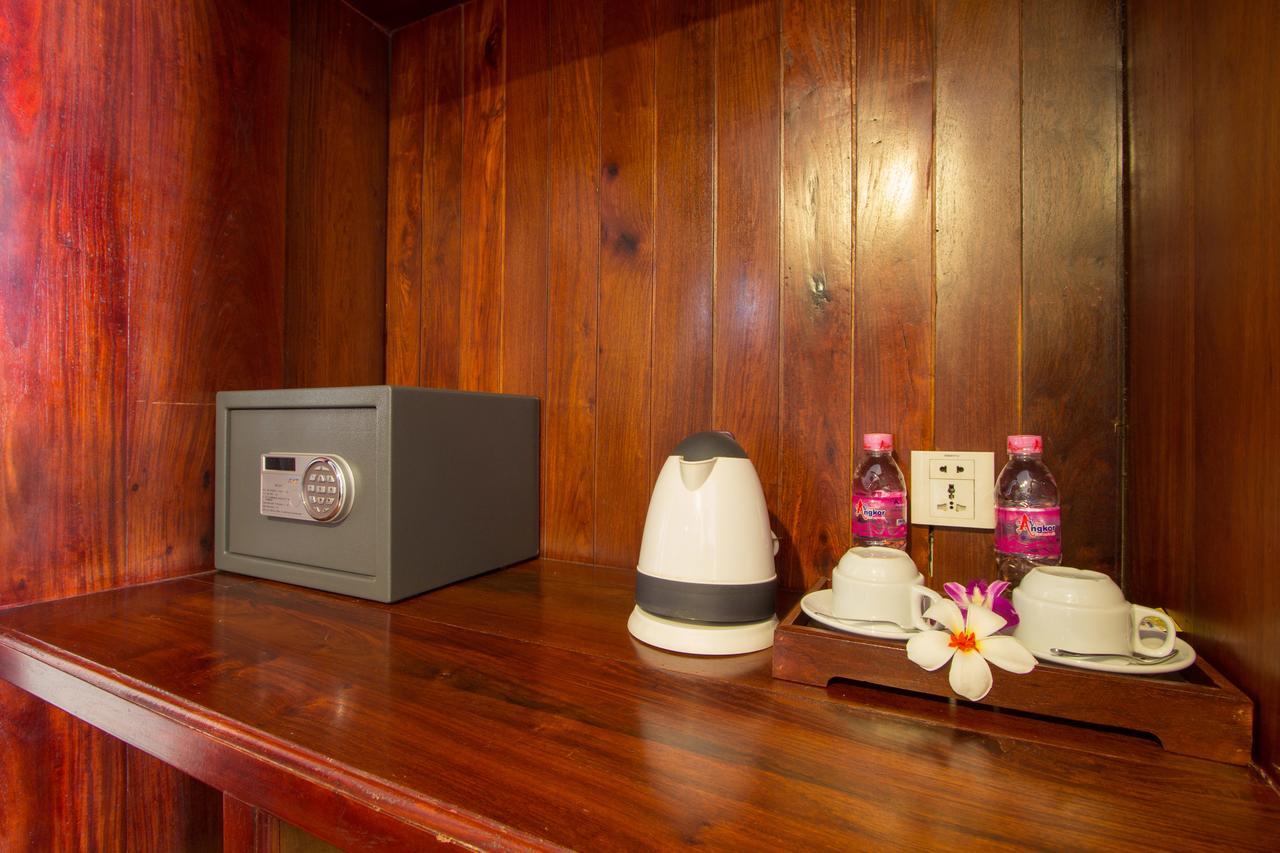 Royal Empire Premium Hotel Siem Reap Esterno foto