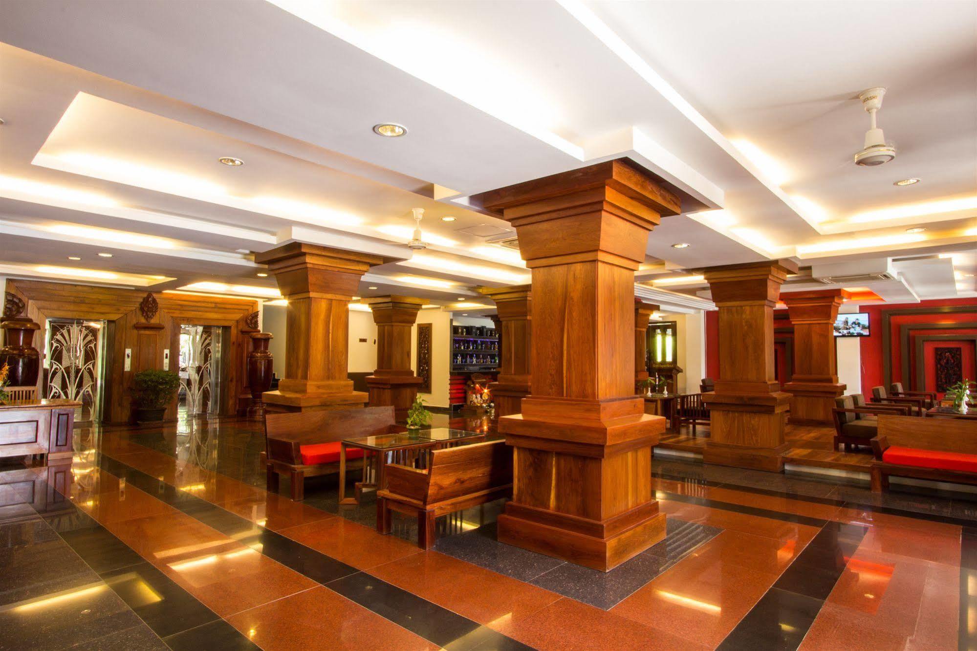 Royal Empire Premium Hotel Siem Reap Esterno foto
