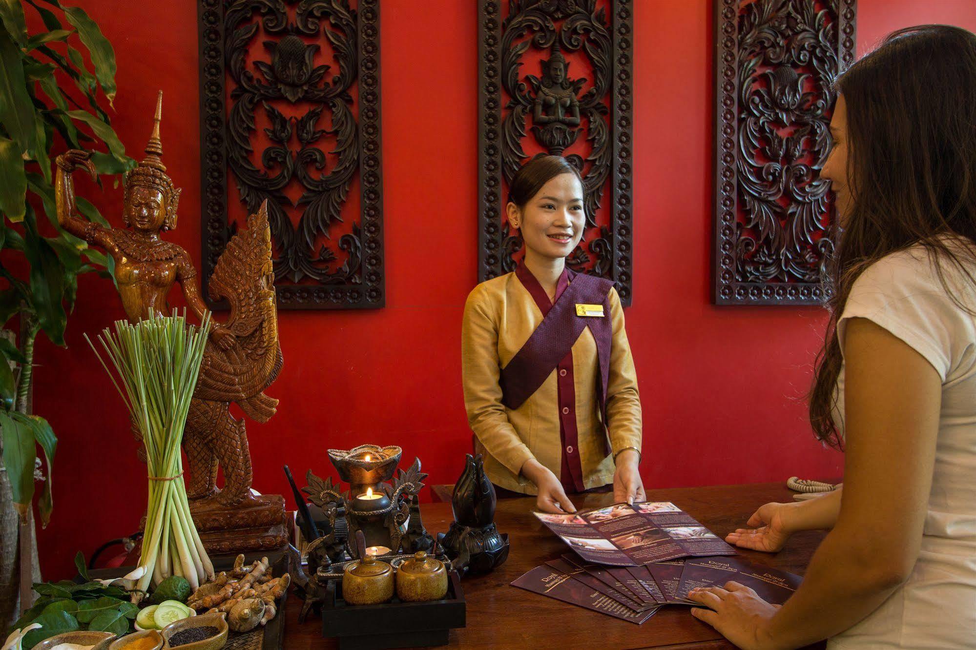 Royal Empire Premium Hotel Siem Reap Esterno foto