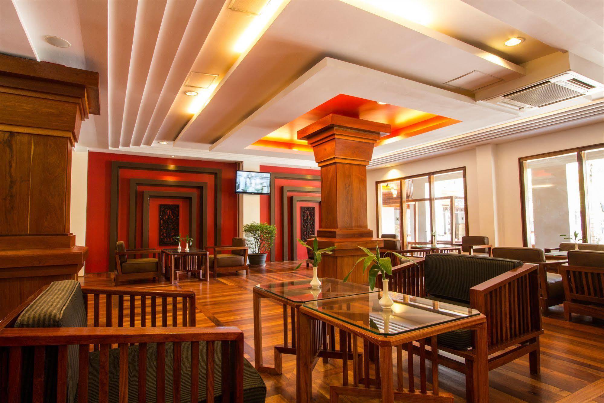 Royal Empire Premium Hotel Siem Reap Esterno foto