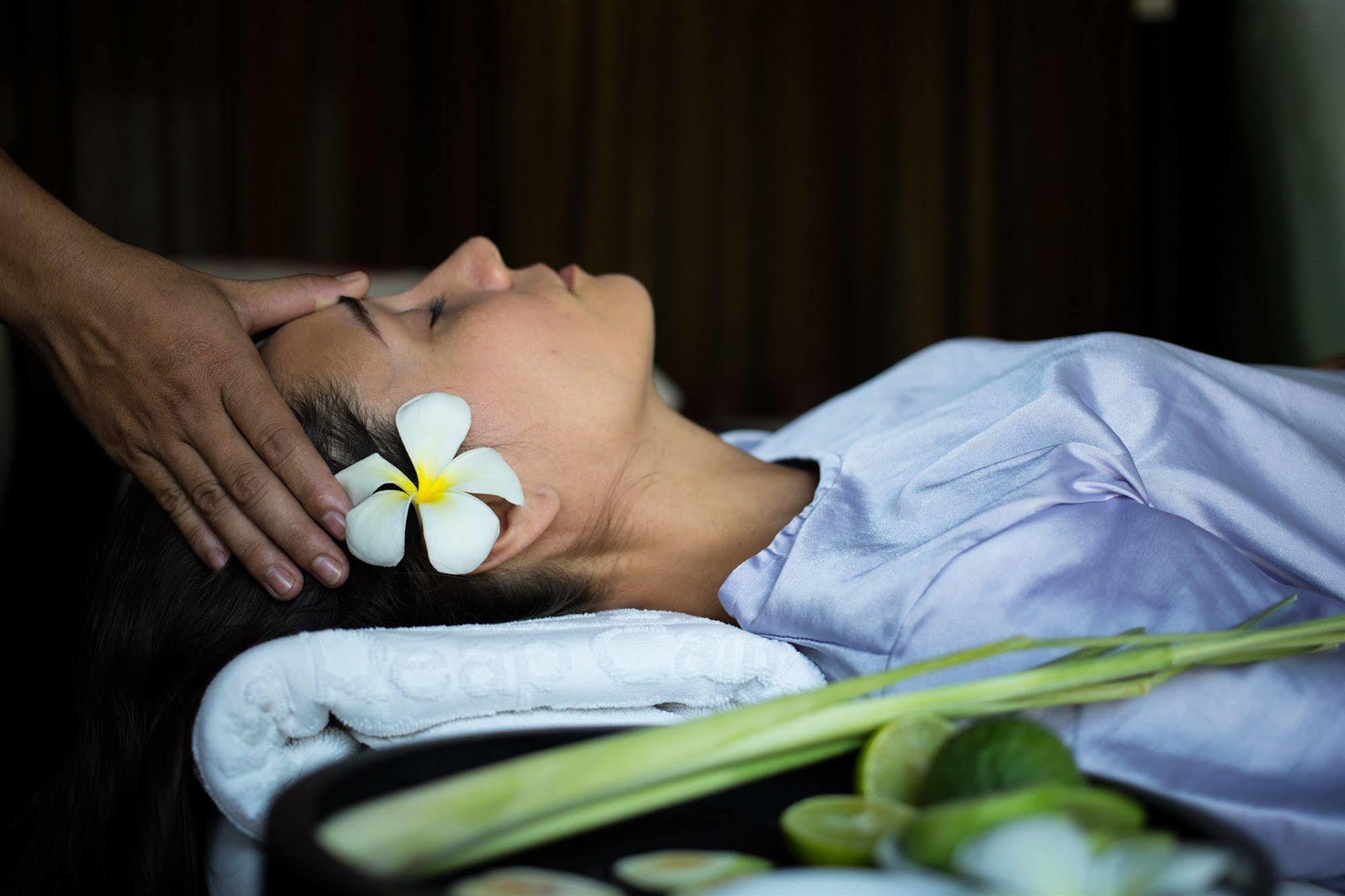 Royal Empire Premium Hotel Siem Reap Esterno foto